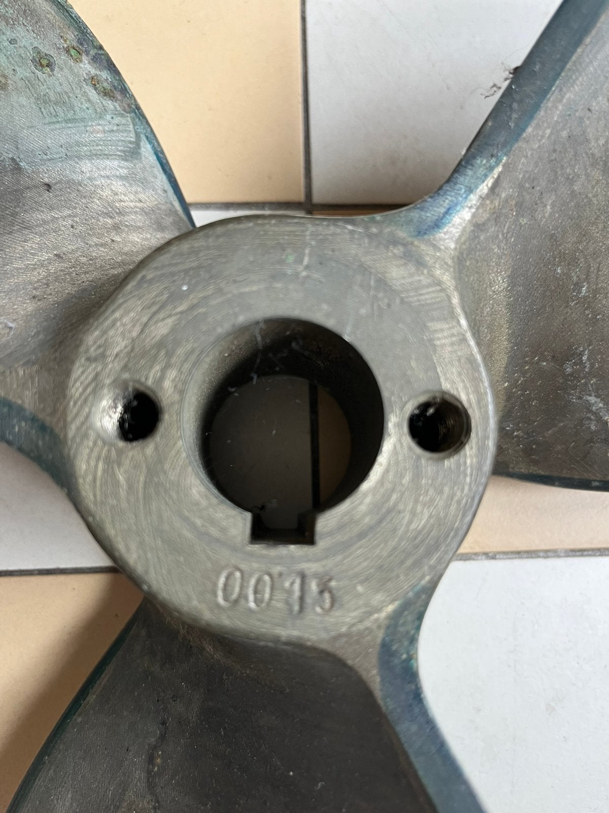 Foto 7 van Schroef, 15 inch, as: 38 - 31 mm, voor klassiek schip