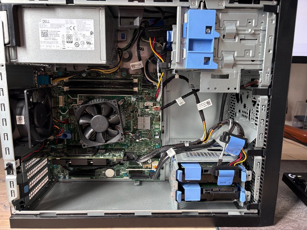 Dell poweredge T130, Computers en Software, Servers, Ophalen, Gebruikt, 2 tot 3 Ghz, Hot swappable onderdelen