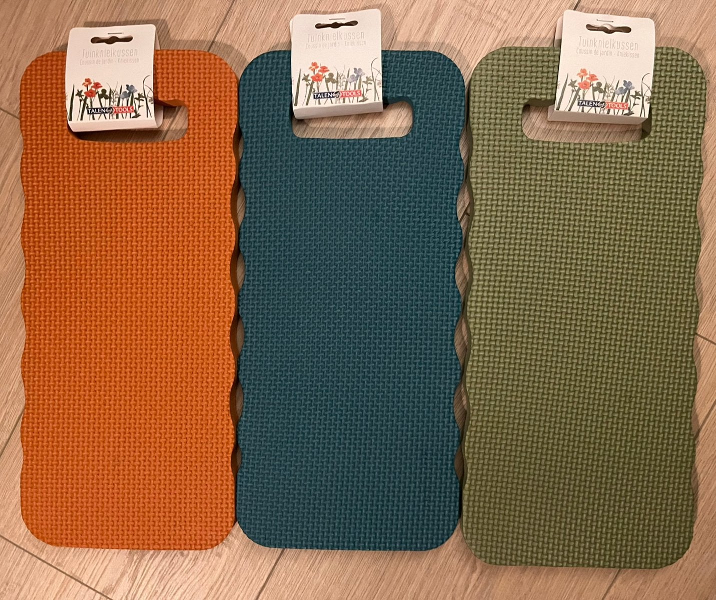 Drie nieuwe tuinknielkussentjes, Ophalen, Nieuw