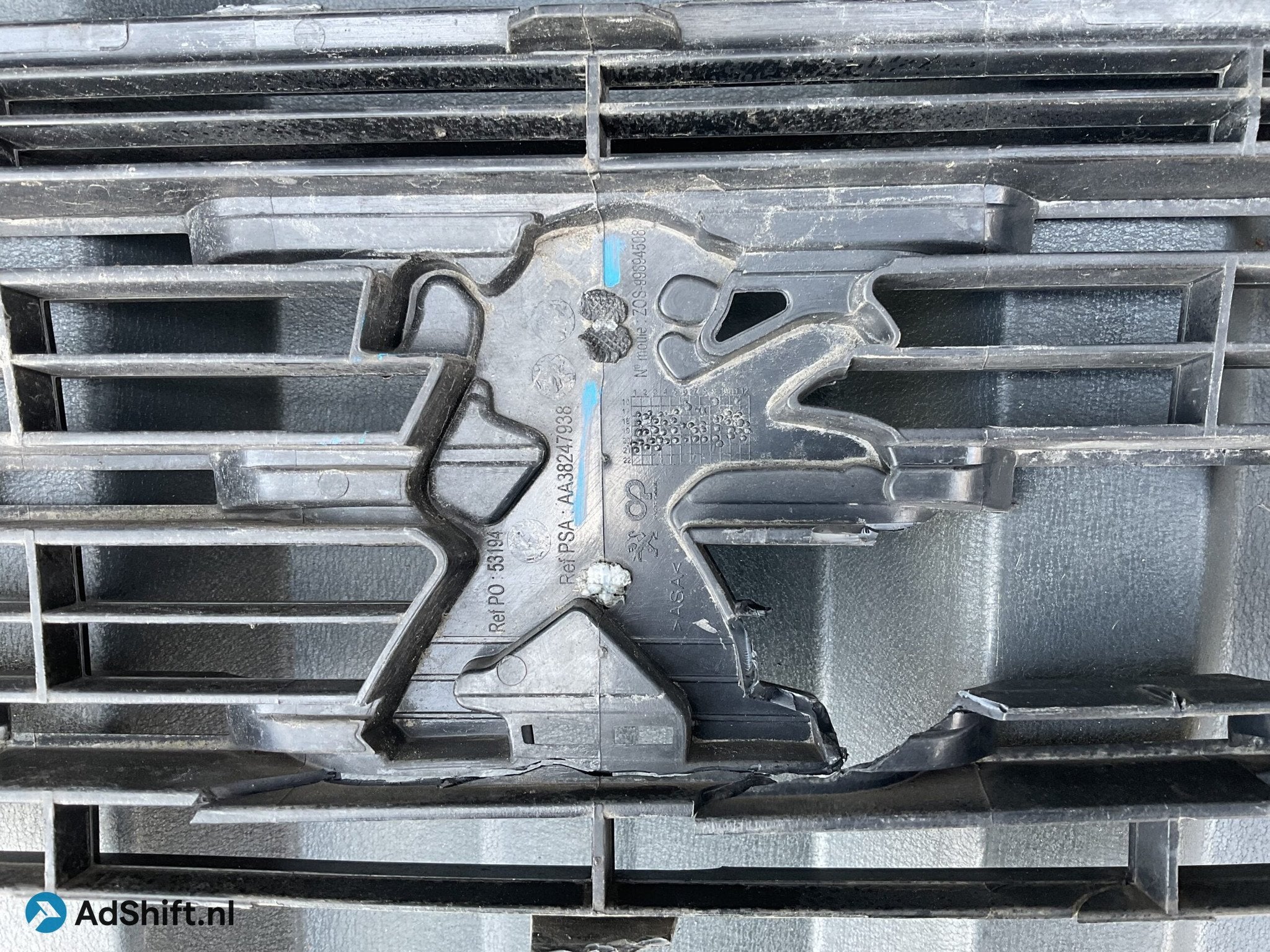 Bumper Grill Peugeot 308 AA38247938 Gril Logo Pe-21226