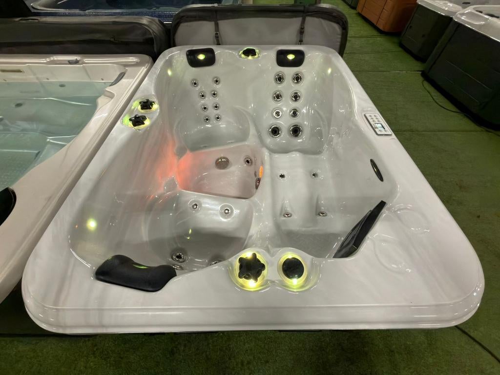 AANBIEDING: NU €3450 ️‼️ 3 PERSOONS balboa jacuzzi, Ophalen of Verzenden, Zo goed als nieuw, Filter