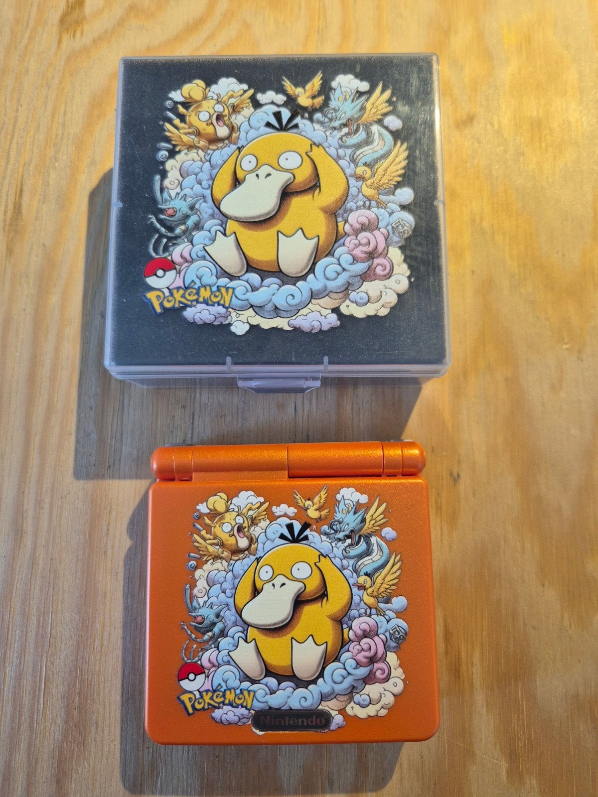 Game Boy Advance SP (AGB-001) met Psyduck design, Spelcomputers en Games, Spelcomputers | Nintendo Game Boy, Ophalen of Verzenden
