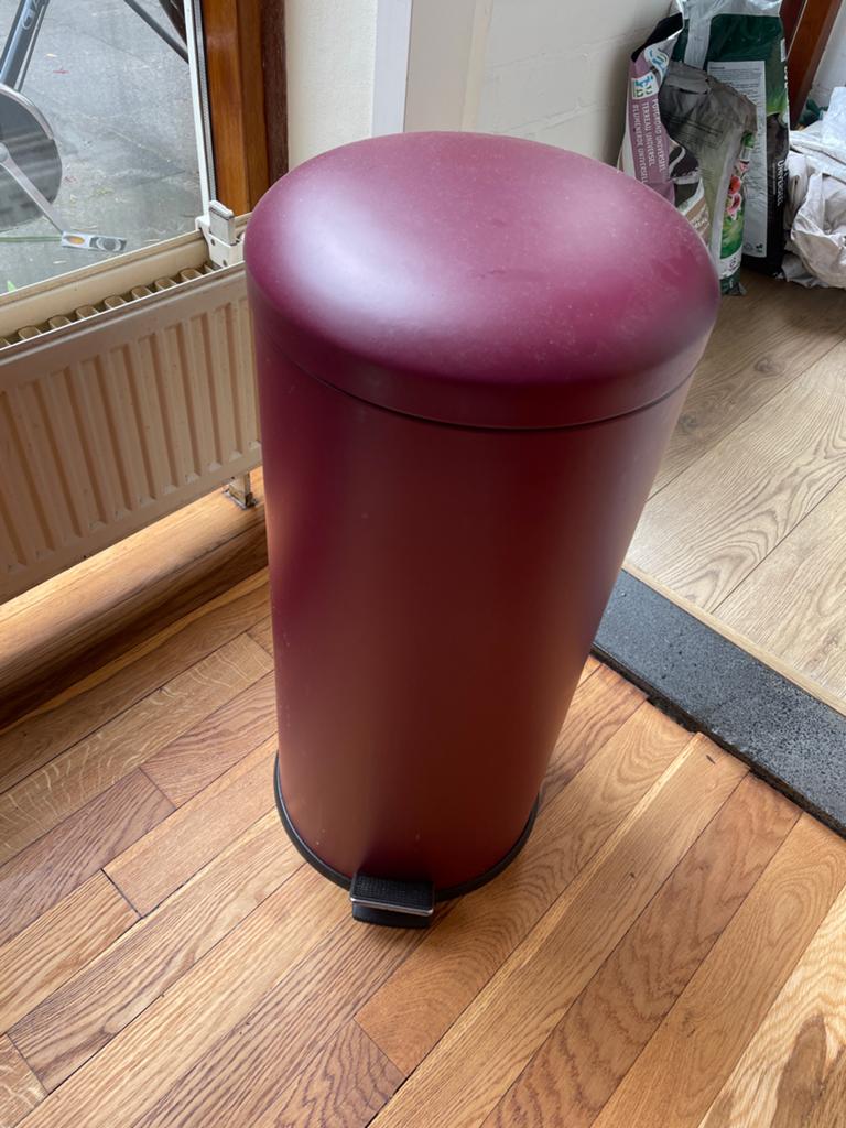 Stijlvolle bordeauxrode pedaalemmer, Ophalen, Gebruikt, Met pedaal, 20 tot 30 liter