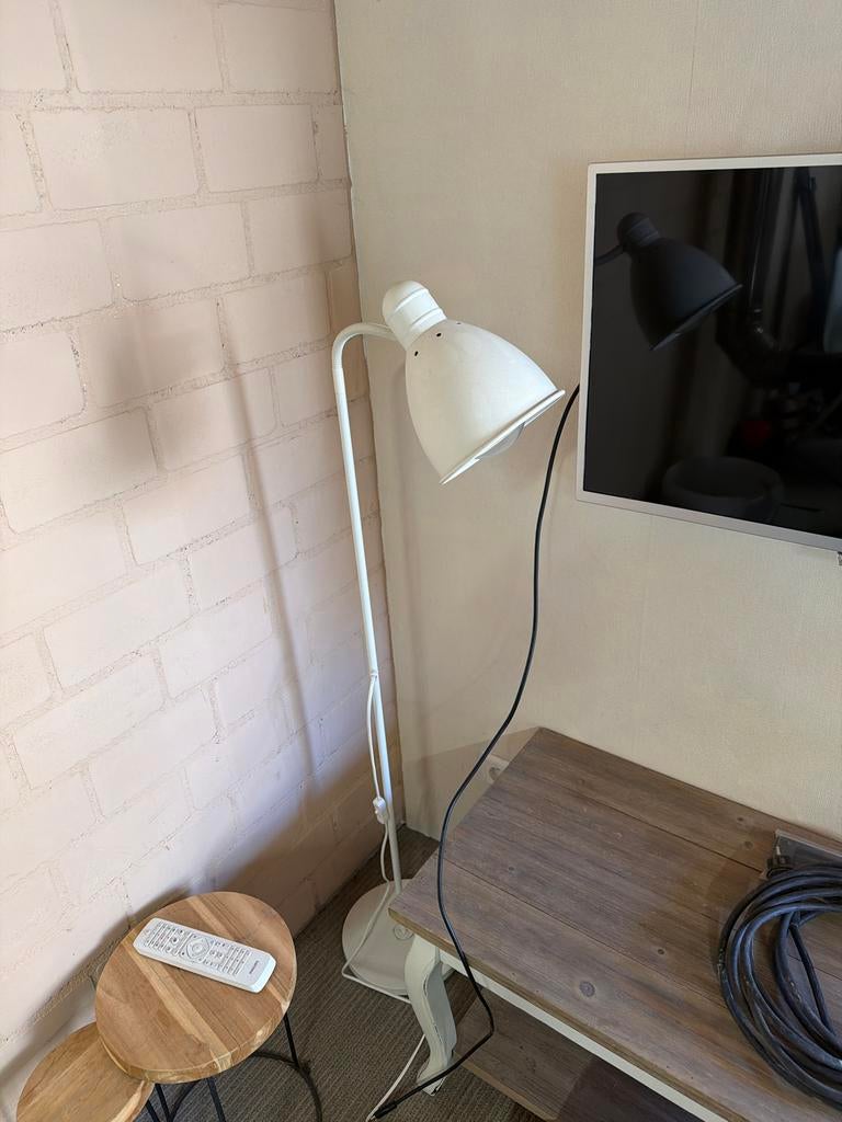 Witte staande lamp met verstelbare kap, Ophalen, Gebruikt, Metaal, 150 tot 200 cm