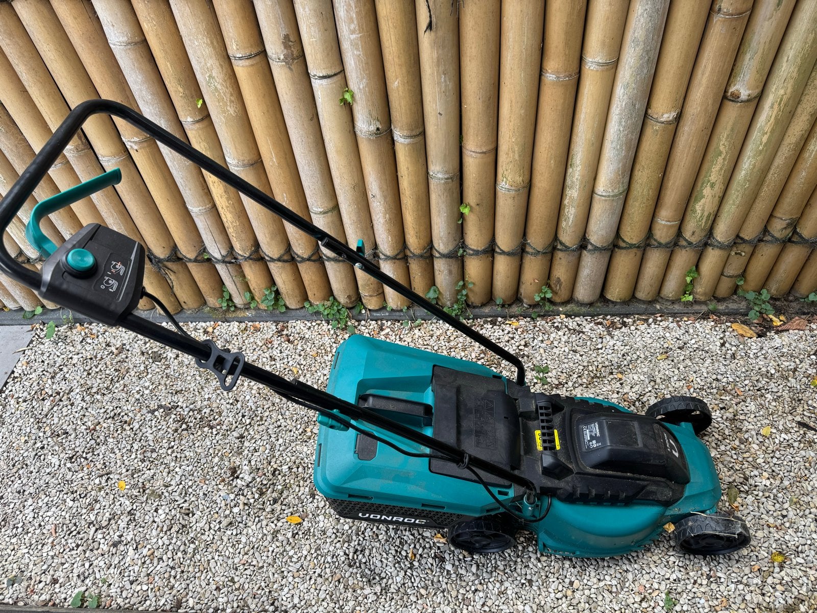 VONROC Accu Grasmaaier 1300W, Ophalen, Cirkelmaaier, Gebruikt, Elektrische grasmaaier