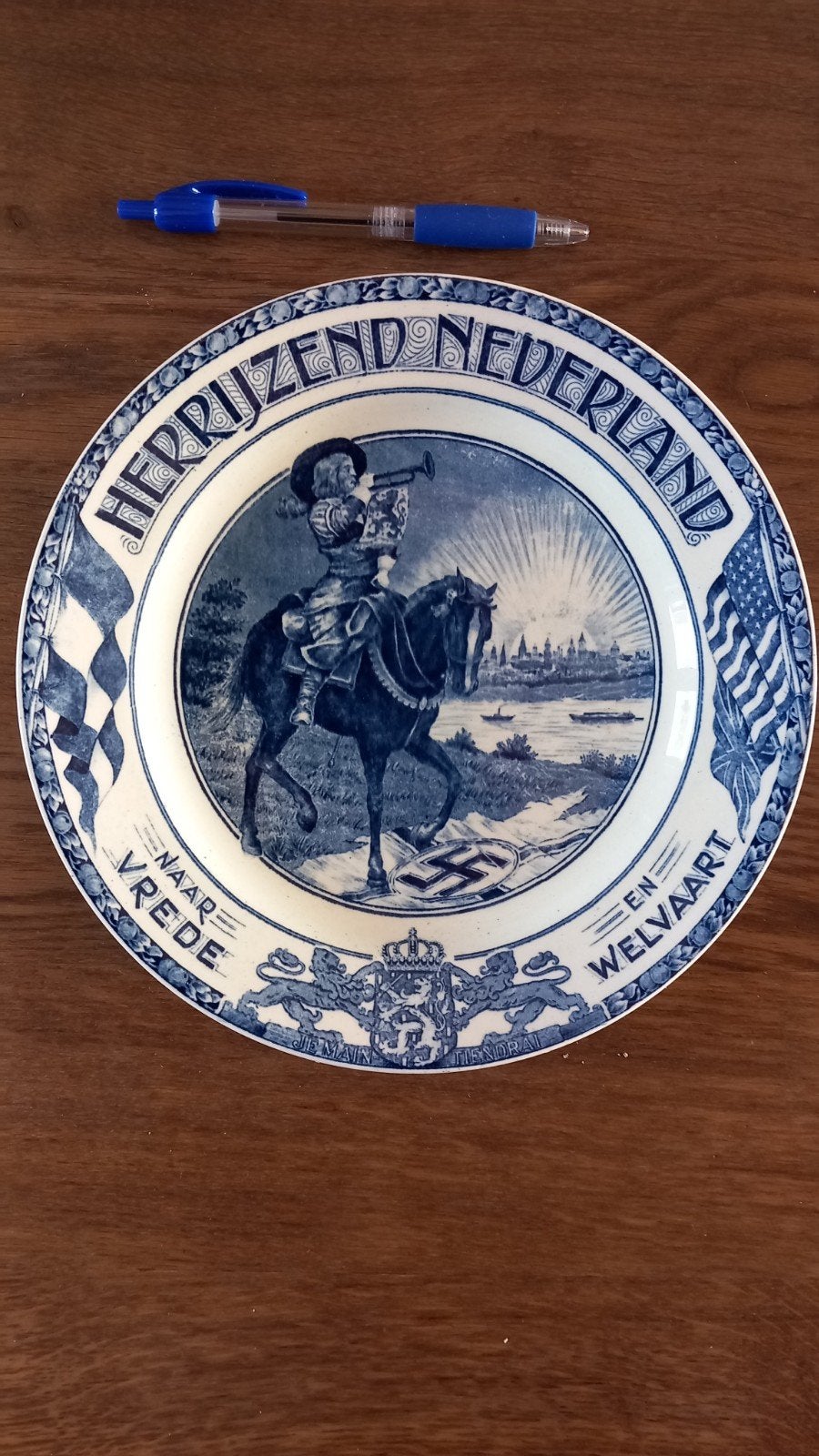 Oorlogsherdenkingsbord 'Herrijzend Nederland', Ophalen