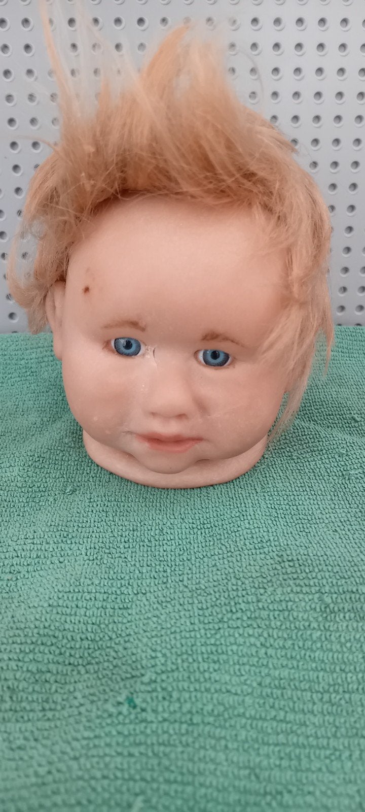 Oud poppenkopje van was?, Verzamelen, Poppen, Ophalen of Verzenden, Gebruikt, Pop