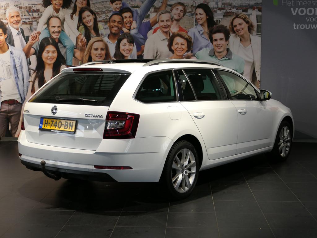 Skoda Octavia Combi 1.5 TSI Greentech Ambition Business - El, Auto's, Skoda, Stof, Gebruikt, 150 pk, Wit