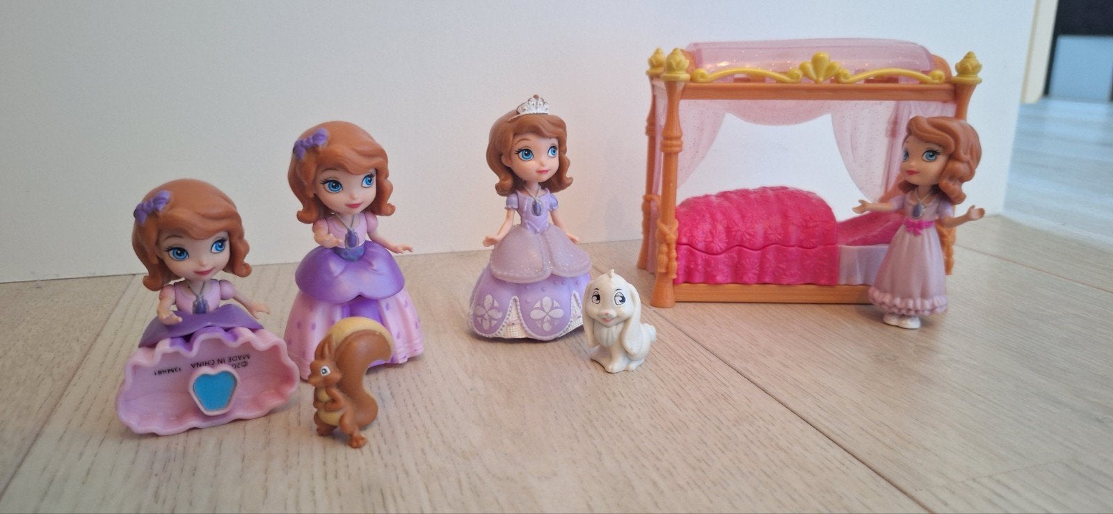 Prinses Sofia poppen en bed set, Ophalen of Verzenden, Gebruikt, Overige typen