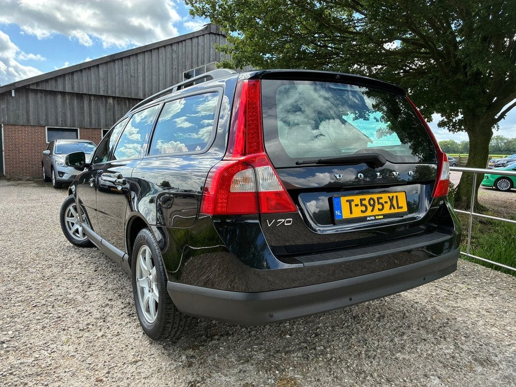 Volvo V70 2.0 Summum | Navi + Cruise + Clima Nu € 3.975,-!, Auto's, Voorwielaandrijving, Stof, Gebruikt, Zwart