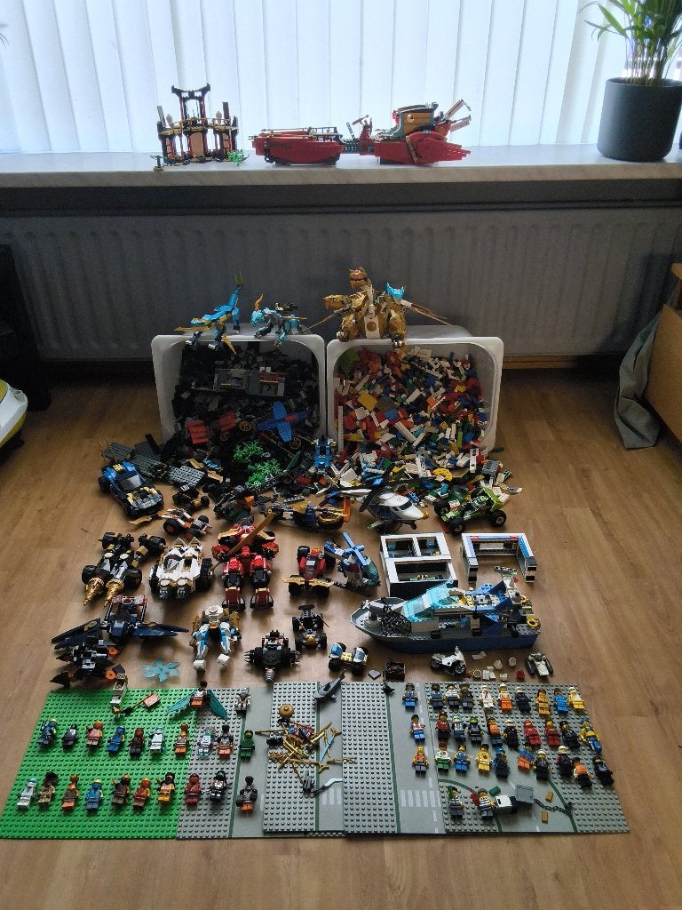 Losse lego 52 minifiguren 4 wegenplaten ninjago politie boot, Ophalen of Verzenden, Gebruikt, Lego