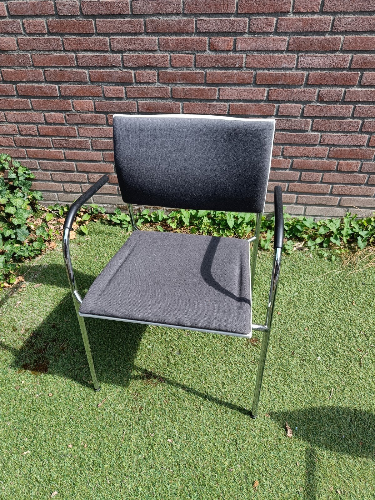 Thonet stapelstoelen - Grijs met chromen frame - 6 stuks, Ophalen, Gebruikt, Zwart, Stof