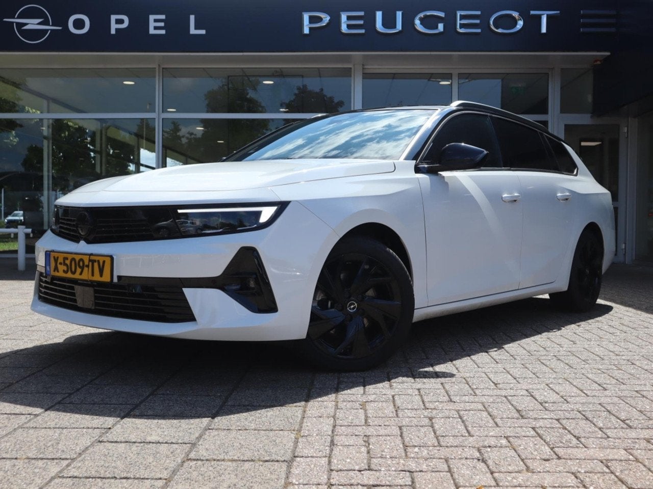 Opel Astra Sports Tourer GS - Level 4 1.2 Turbo 130pk, Rijkl, Voorwielaandrijving, Gebruikt, 1199 cc, Wit