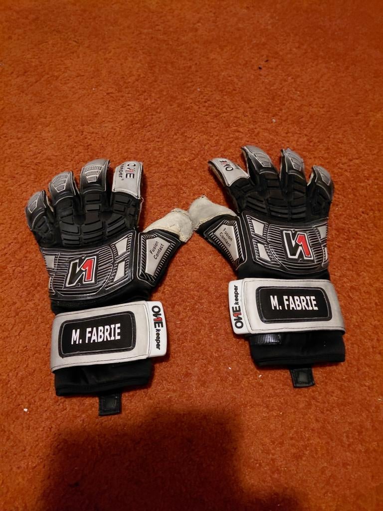Gedragen keepershandschoenen van oud Sparta keeper Fabrie, Ophalen