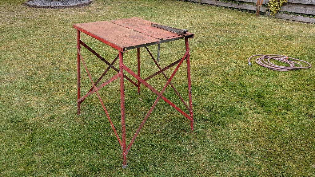 Gratis afhalen. Zaagtafel frame met verstelbare geleider, Doe-het-zelf en Verbouw, Gereedschap | Zaagmachines, Gebruikt, Cirkelzaag