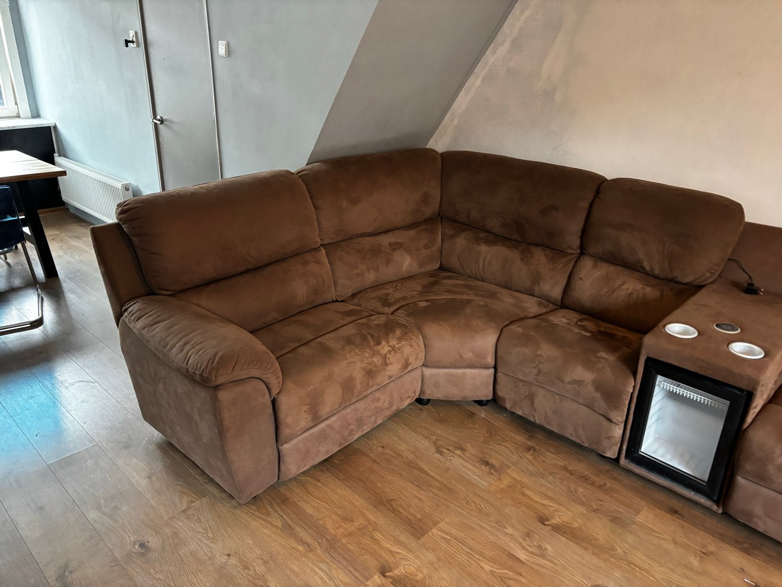 Comfortabele hoekbank met (werkende) MINIBAR, Huis en Inrichting, Ophalen, Gebruikt, 100 tot 125 cm, Hoekbank