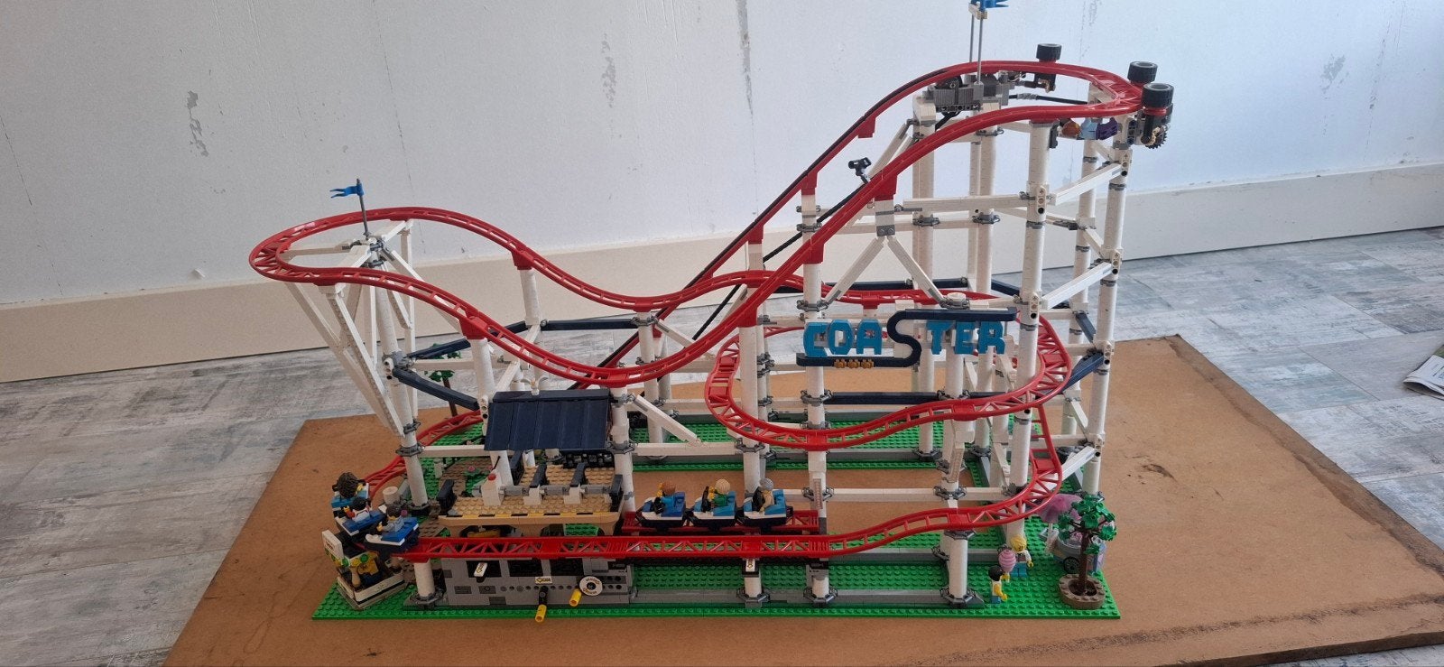 LEGO Creator Expert 10261 Achtbaan - Zo goed als nieuw, Lego, Ophalen of Verzenden, Zo goed als nieuw, Inclusief minifiguren