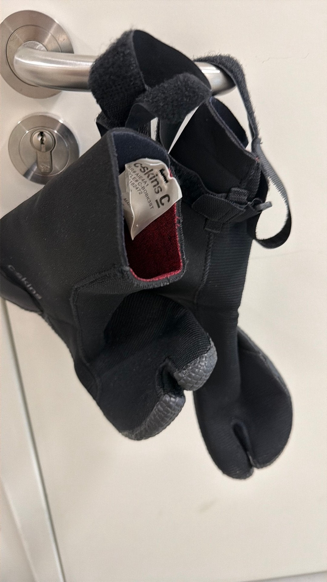 Te koop: 2 paar waterschoenen. Maat 40 en 43 (c-skin), Watersport en Boten, Watersportkleding, Ophalen of Verzenden, Zo goed als nieuw