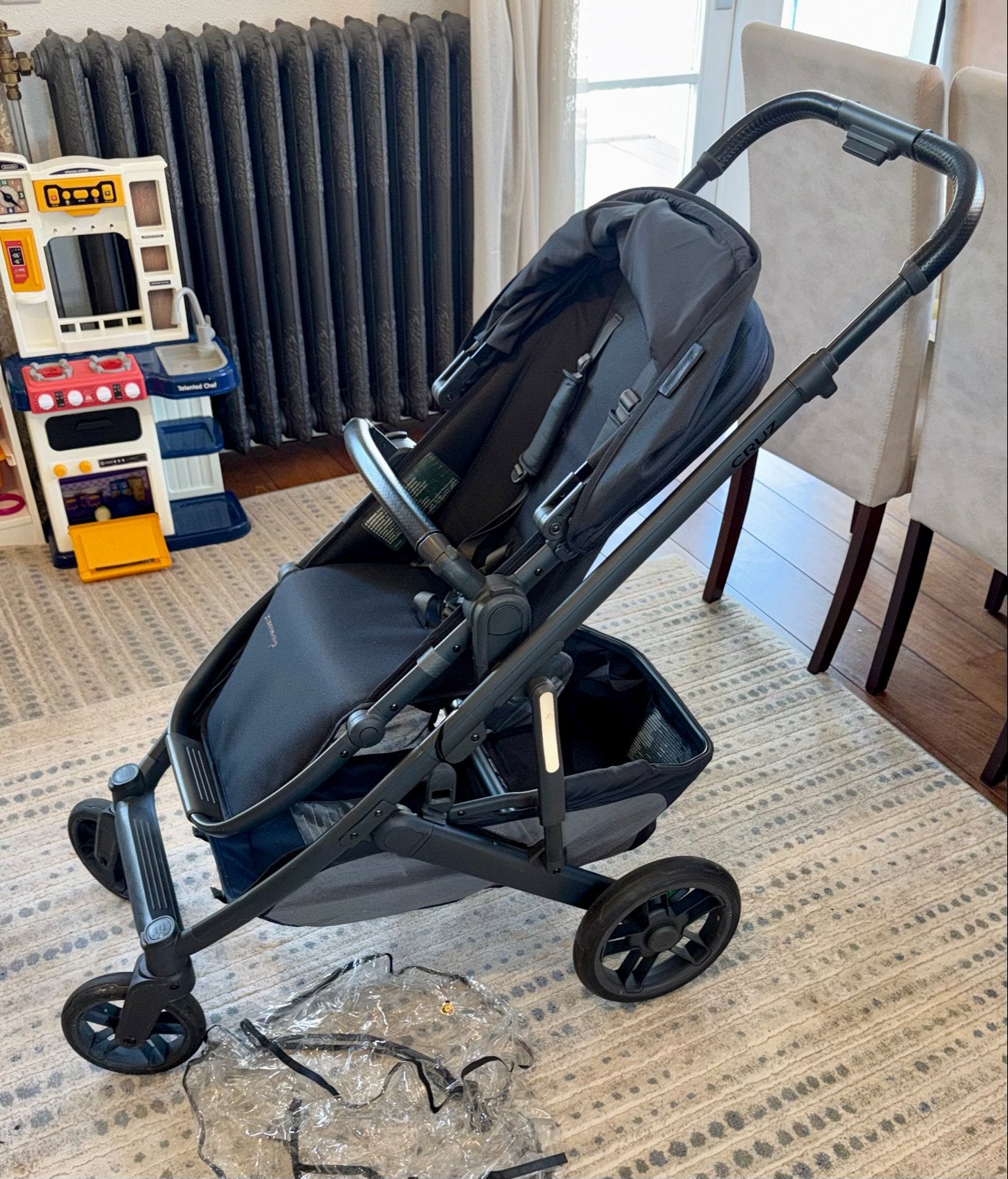 UPPAbaby Cruz V2 + Regenhoes - Als NIEUW, Kinderen en Baby's, Zo goed als nieuw, Kinderwagen, Overige merken, Verstelbare duwstang