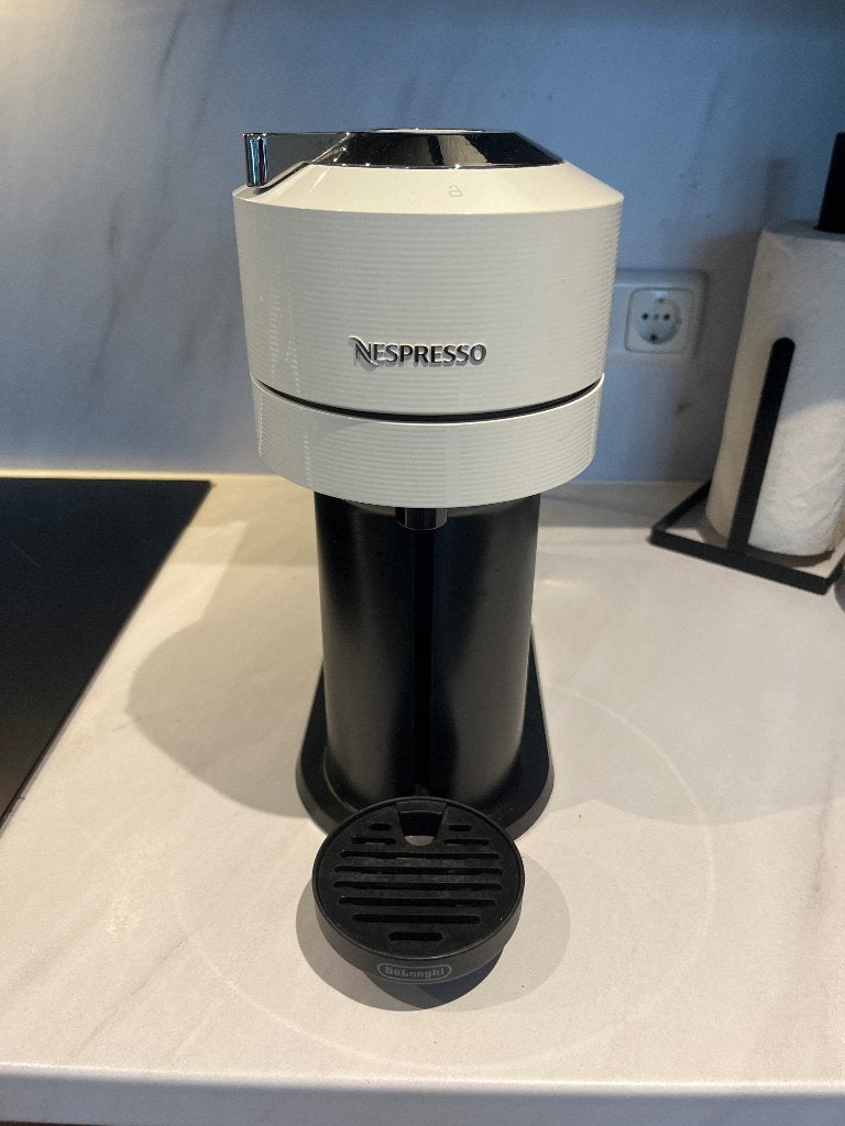 Nespresso Vertuo Next - Zwart-Wit, Ophalen, Gebruikt, Koffiemachine, 1 kopje
