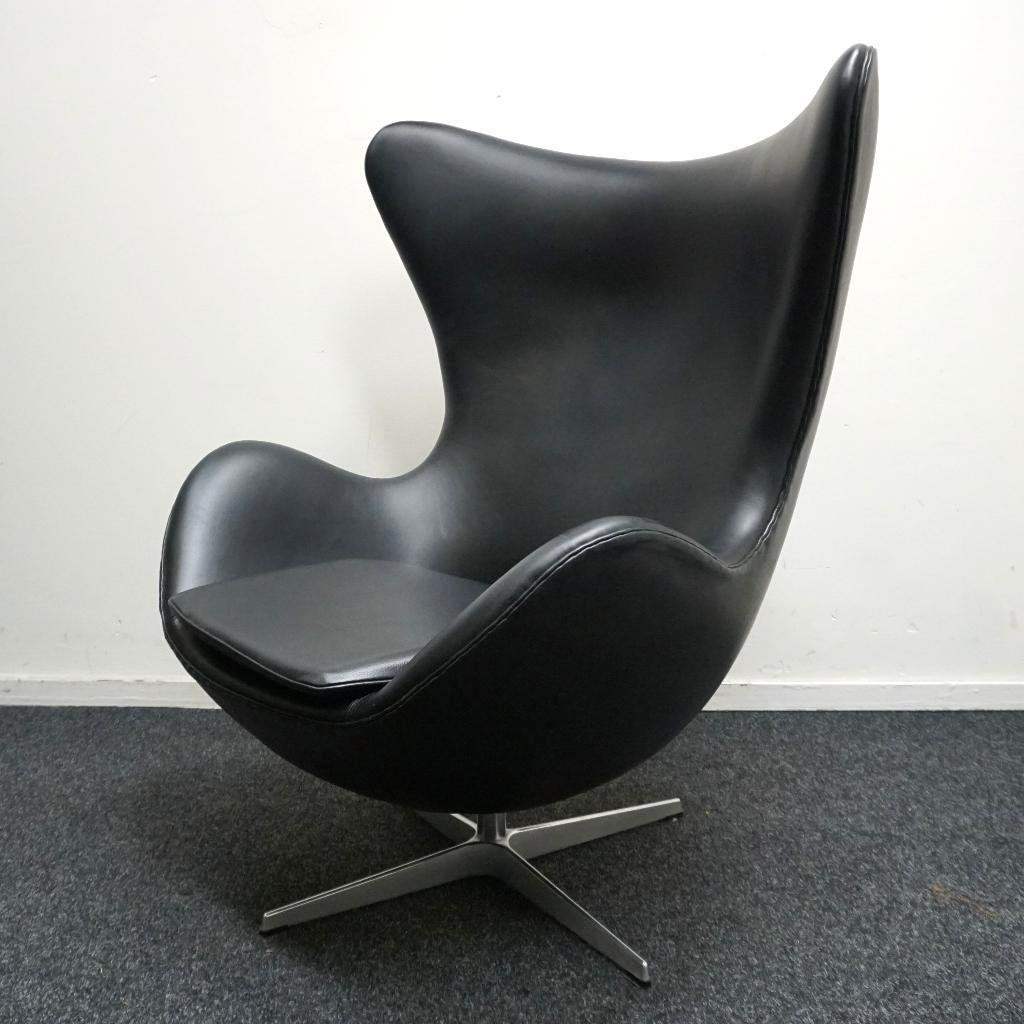 Fritz Hansen Egg Chair Fauteuil | Zwart Leer | Nieuwe stof, Gebruikt, -, -, 75 tot 100 cm
