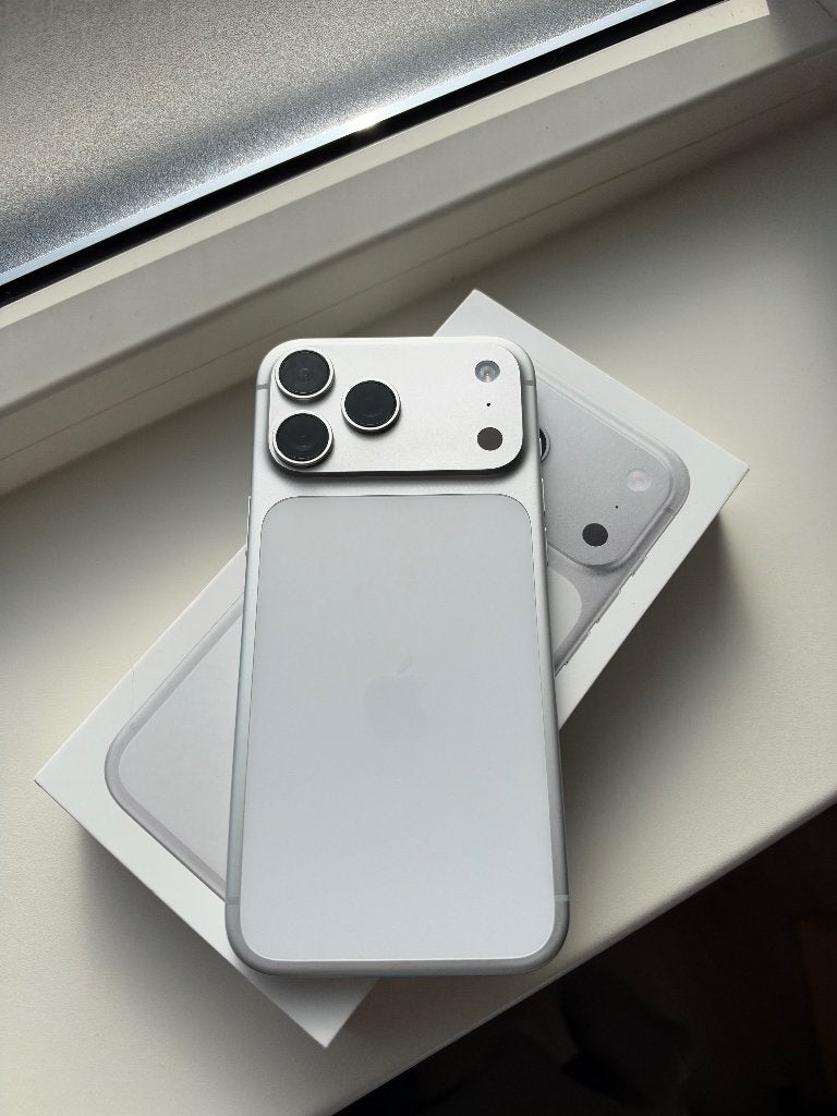 iPhone 17 Pro Max Silver 256GB+TechWovenhoesje (Batterij98%), Telecommunicatie, 256 GB, Ophalen of Verzenden, Zo goed als nieuw