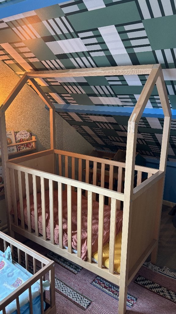 Ledikant huisje (meegroei bed) incl matras&Aerosleep dekmtrs, Kinderen en Baby's, Ophalen, Gebruikt, Ledikant