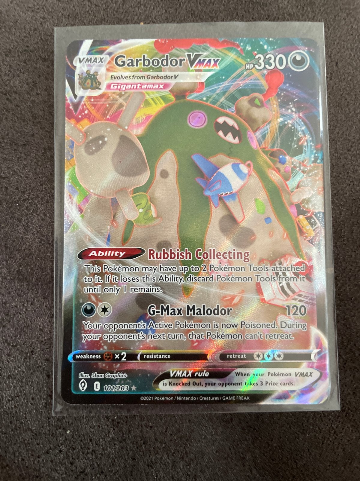 Garbodor VMAX Pokémon Kaart - Zeldzaam en in Topstaat, Ophalen of Verzenden, Zo goed als nieuw, Losse kaart, Foil