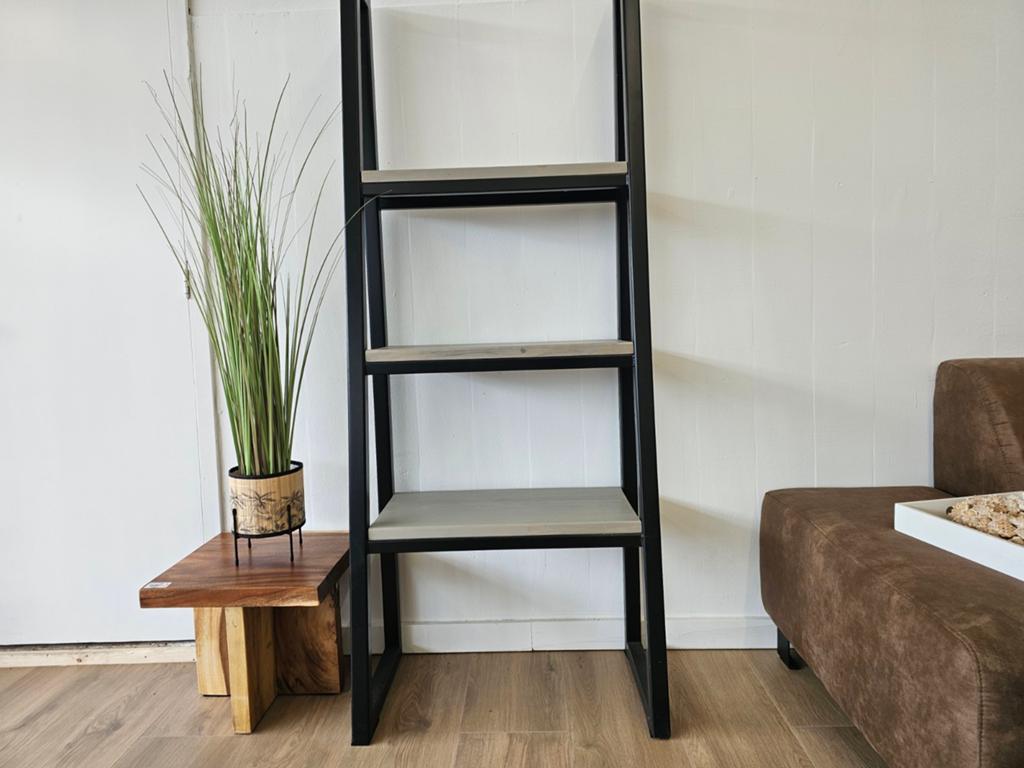 Industriële Grijze ladderkast, Zo goed als nieuw, Info@homefriesland.nl, Kelvinstraat 6 8912BA, Home Friesland