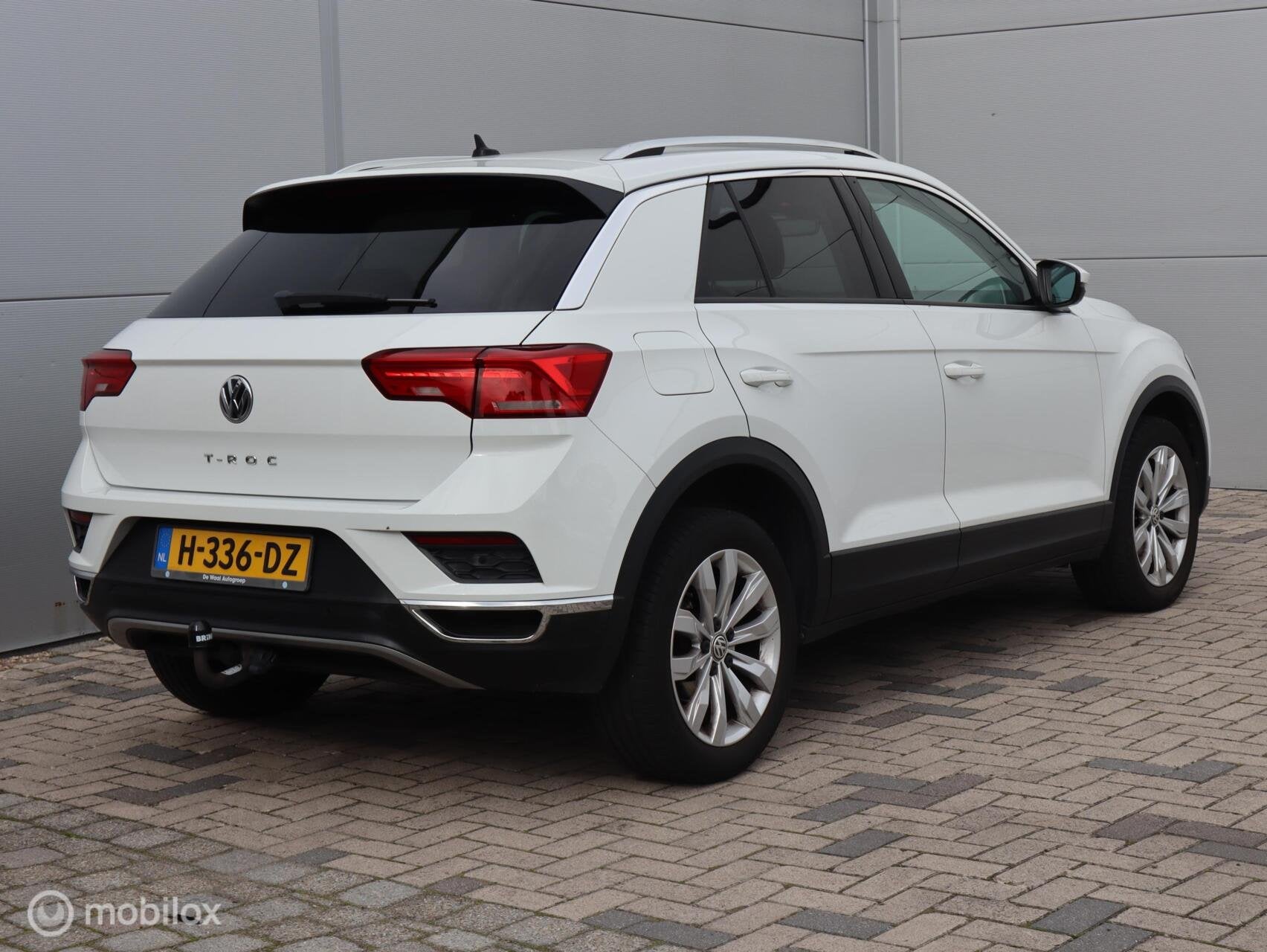 Volkswagen T-Roc 1.5 TSI Style Trekhaak CarPlay Lane ACC Cli, Auto's, Voorwielaandrijving, Dealer onderhouden, Stof, 4 cilinders