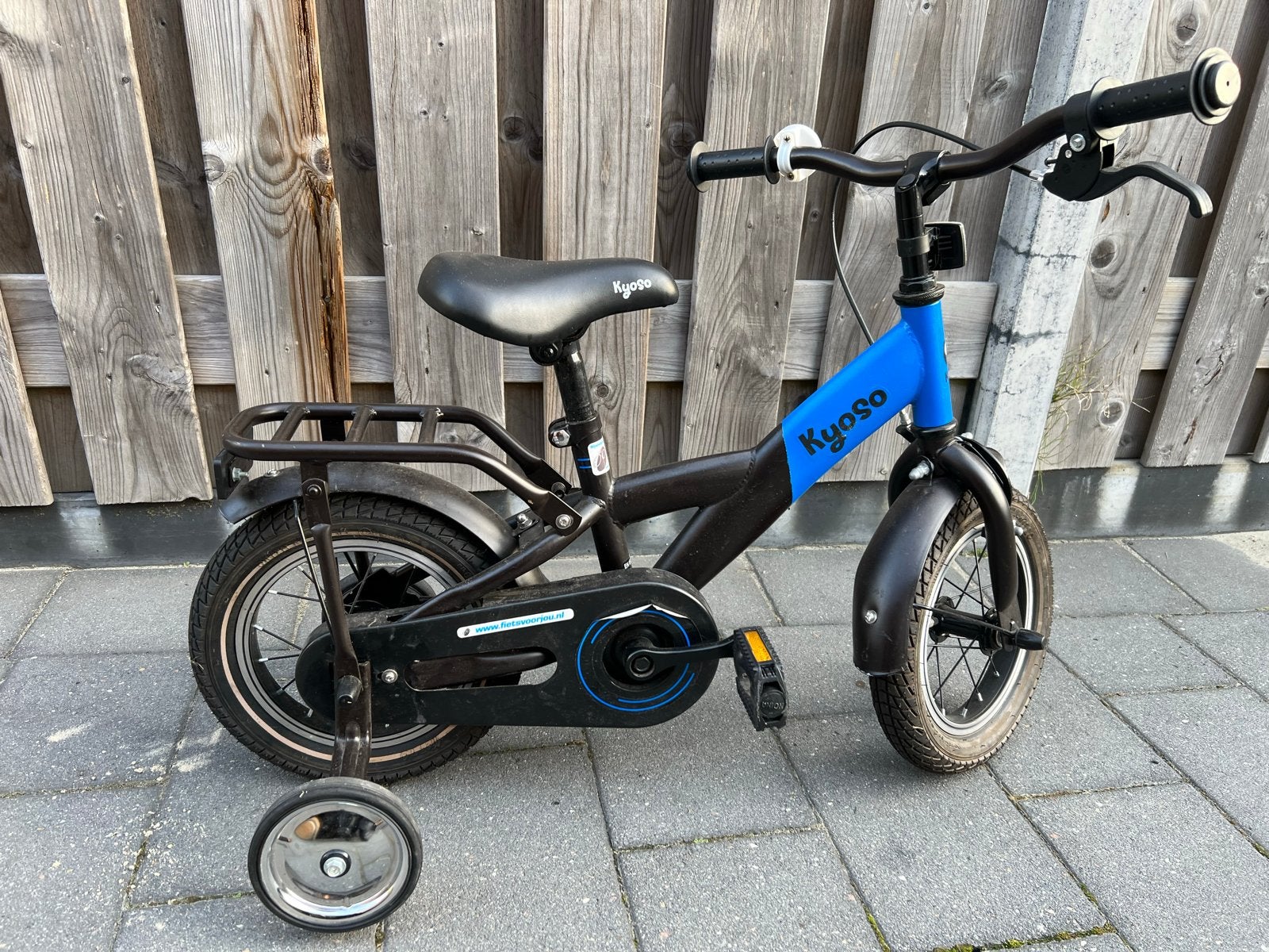 Kyoso 12 inch kinderfiets - Zo goed als nieuw, Terugtraprem, Zijwieltjes, Ophalen of Verzenden, Minder dan 16 inch