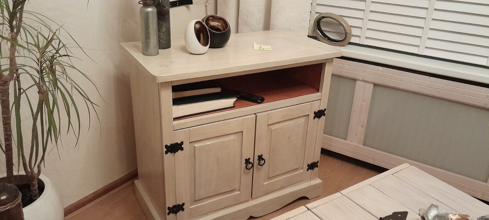 Licht houten kastje met deuren en open vak, Ophalen, Gebruikt, 50 tot 100 cm, Landelijk