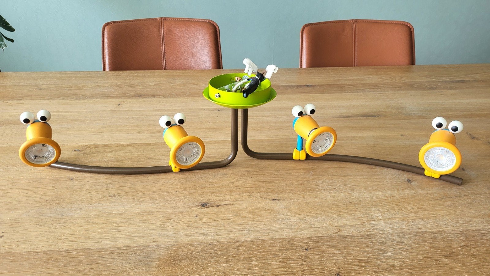 Leuke kinderlamp met 4 spotjes en vrolijke figuurtjes, Speels, Kinderlijk, Modern, Overige fittingen, Ophalen of Verzenden, Zo goed als nieuw