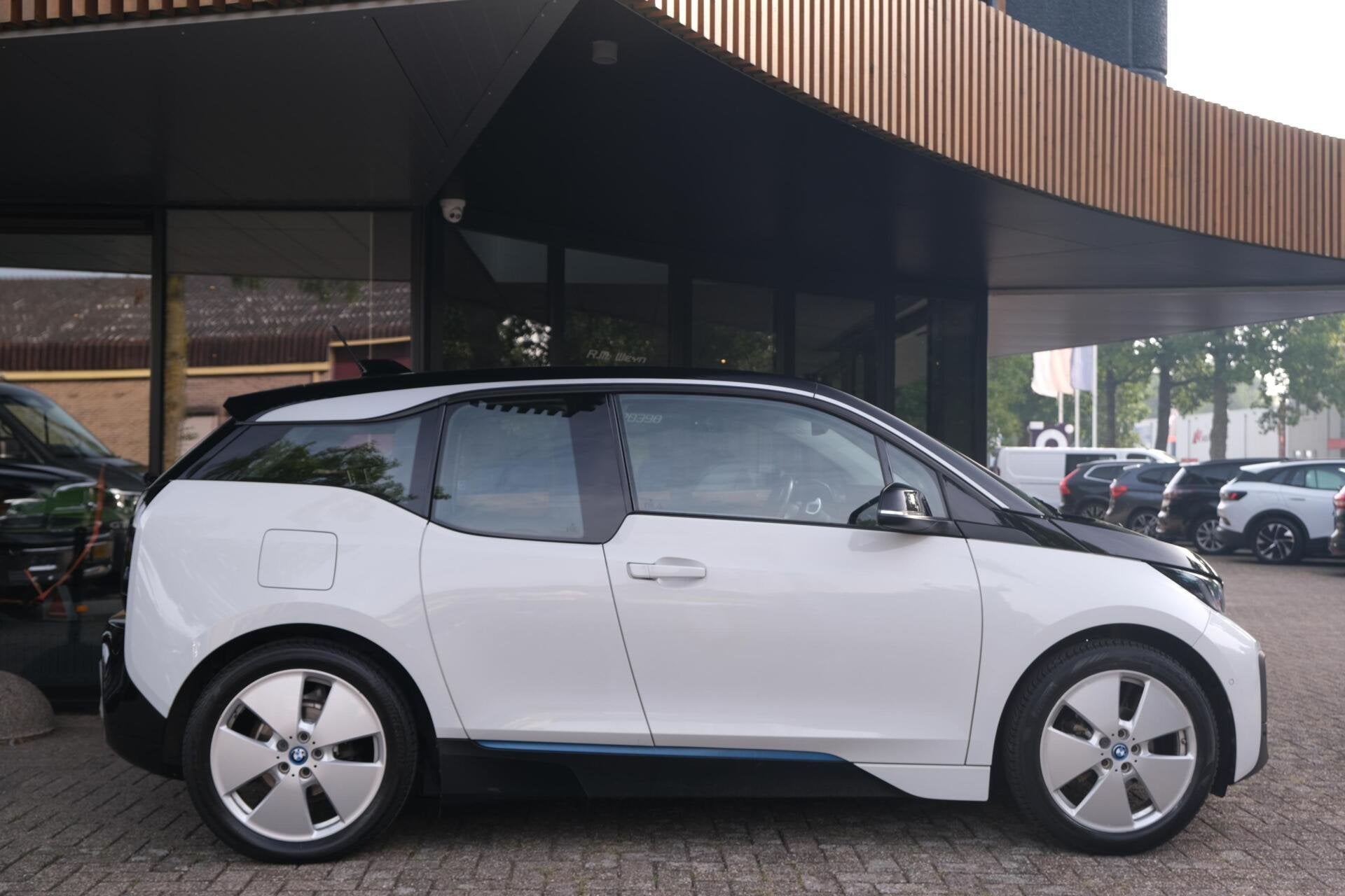 BMW i3 Basis iPerformance 94Ah 33 kWh|Rijklaar!|Camera|Stoel, Auto's, Automaat, Achterwielaandrijving, Gebruikt, 300 km