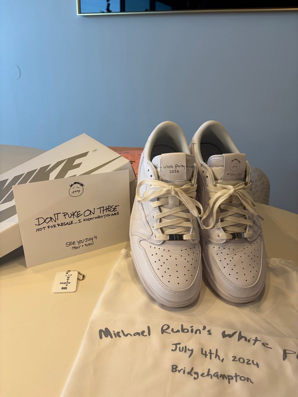 Travis Scott x Air Jordan 1 Low OG Michael Rubin White Party, Ophalen of Verzenden, Nieuw, Wit, Sneakers of Gympen