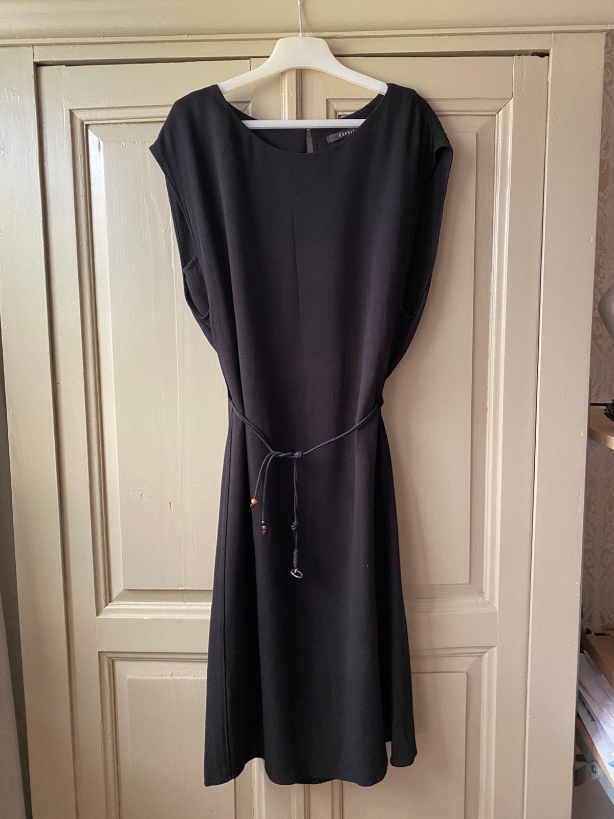 Zwart Esprit jurkje mt 36, Kleding | Dames, Jurken, Zwart, Ophalen of Verzenden, Zo goed als nieuw, Knielengte
