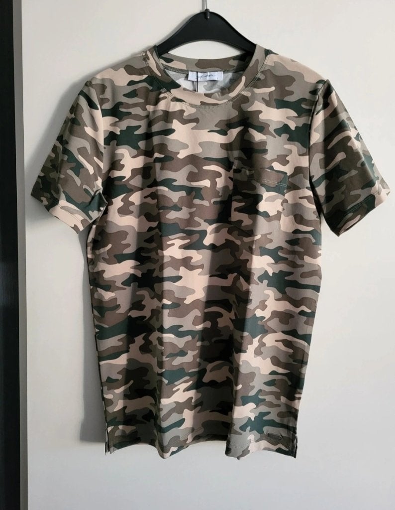 Ambika army print shirt maat L, Kleding | Dames, T-shirts, Nieuw, Maat 42/44 (L), Groen, Korte mouw, Ophalen of Verzenden