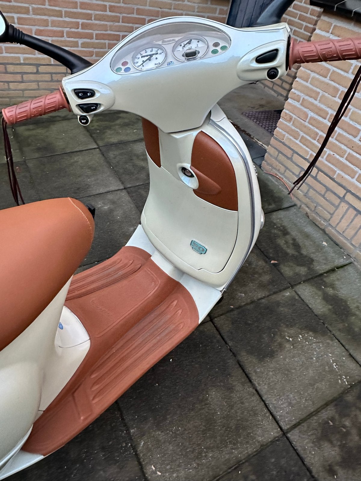 Vespa Beige/Bruin/parelmoer, Ophalen, Gebruikt, Benzine, Vespa