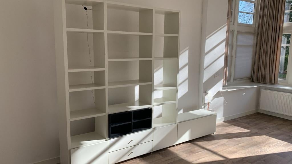 Hülsta wandmeubel, Ophalen, Zo goed als nieuw, Minder dan 10 m², Tapijt