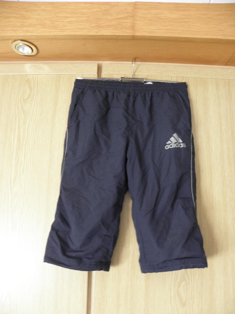 Originele blauwe driekwart broek ADIDAS mt 152 prima staat, Broek, Adidas, Gebruikt, Ophalen of Verzenden