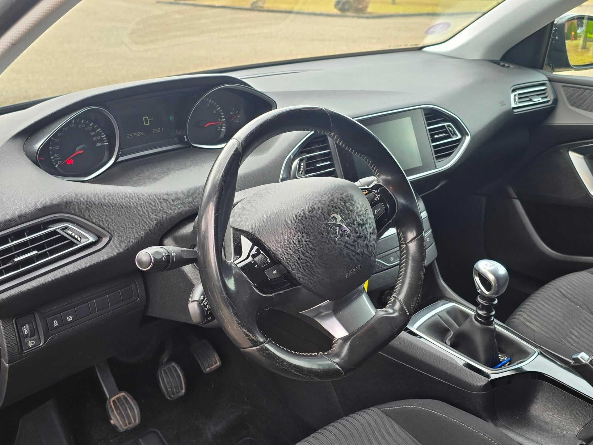 Peugeot 308 SW 1.2 PureTech Blue Lease Premium Airco Trekhaa, Auto's, Peugeot, Gebruikt, Euro 6, 1199 cc, 1165 kg