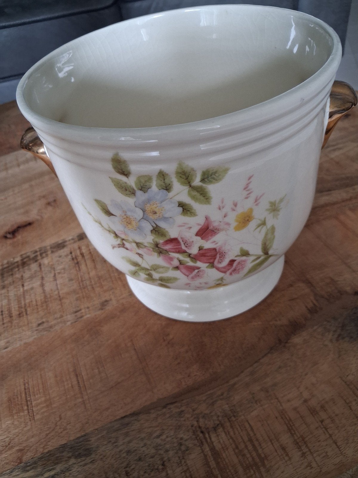 Decoratieve bloempot met bloemmotief, Ophalen