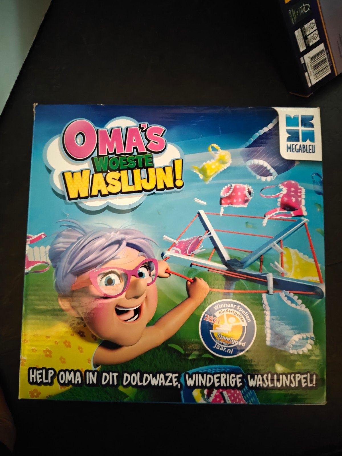 Oma's Woeste Waslijn! - Leuk gezelschapsspel, Hobby en Vrije tijd, Drie of vier spelers, Ophalen of Verzenden, Zo goed als nieuw