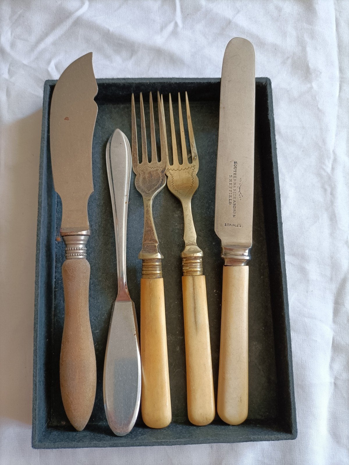 Antiek besteksetje met 2 messen en 2 vorken, Ophalen of Verzenden