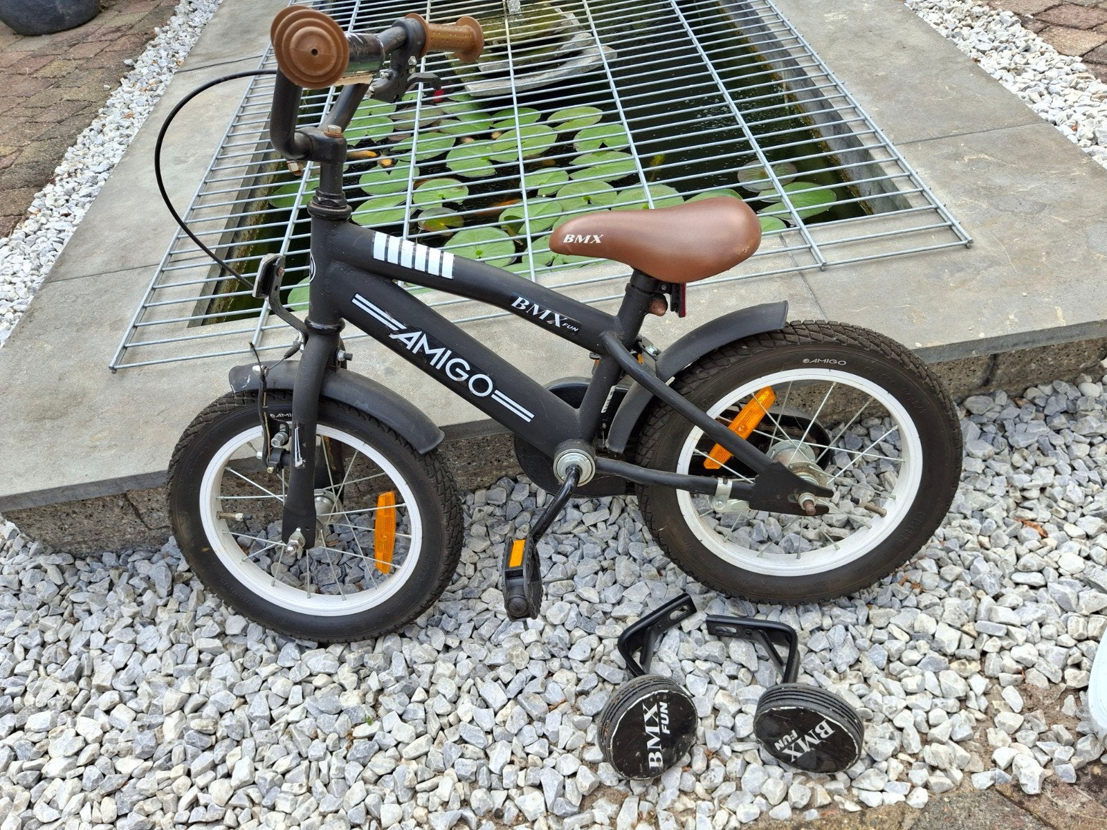amigo fietsje 14 inch. incl zijwieltjes, Ophalen, Gebruikt, Minder dan 16 inch, Zijwieltjes
