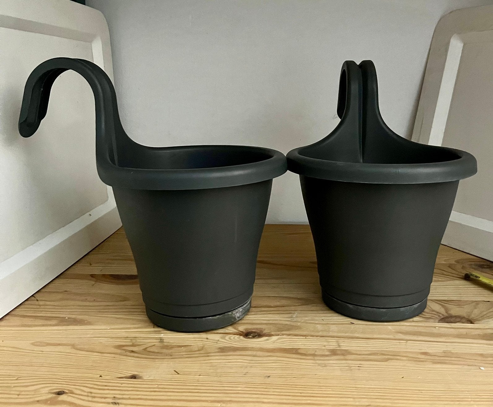 2x antraciet hangpot / balkon bloempot met haak, Kunststof, Minder dan 30 cm, Minder dan 60 cm, Rond