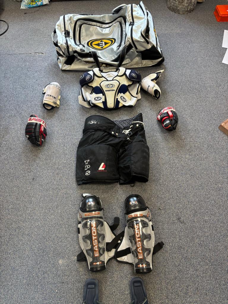 Complete ijshockey uitrusting met tas, Sport en Fitness, IJshockey, Ophalen of Verzenden, Gebruikt, Bescherming