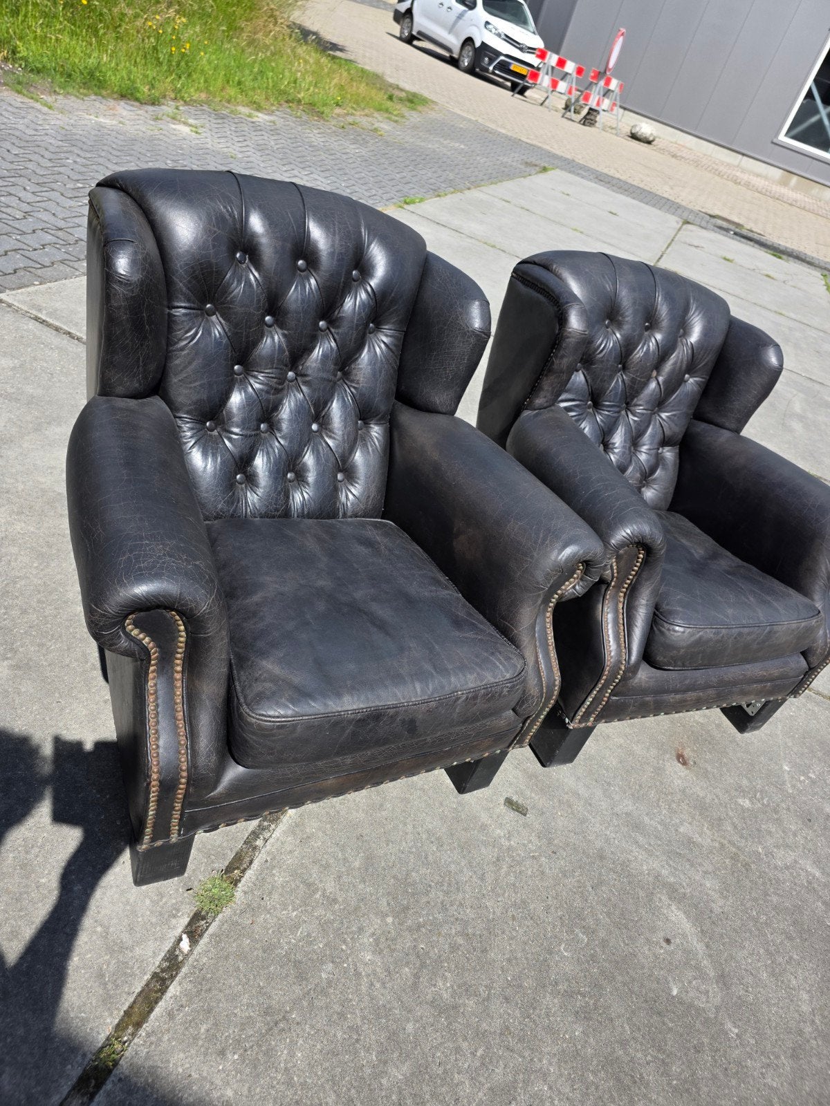 2 Chesterfield fauteuils zwart antraciet leer + BEZORGING, Gebruikt, ., Chesterfield, Ophalen of Verzenden