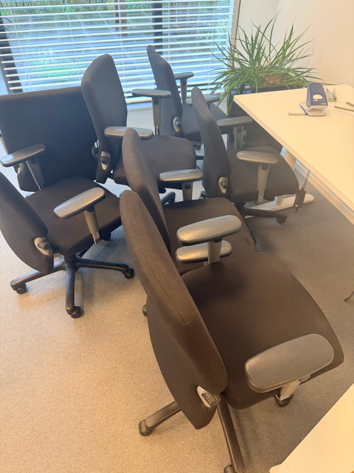 9x Zwarte Bureaustoelen - Ergonomisch en Comfortabel, Gebruikt, Zwart, Ophalen of Verzenden, Bureaustoel