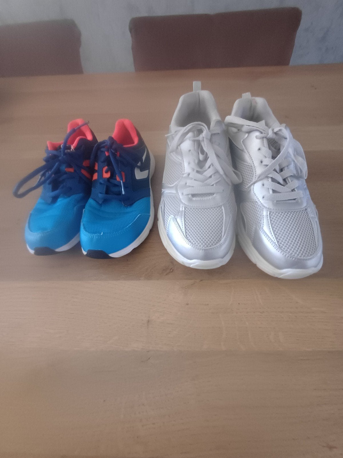 2x paar sneakers, Ophalen, Schoenen